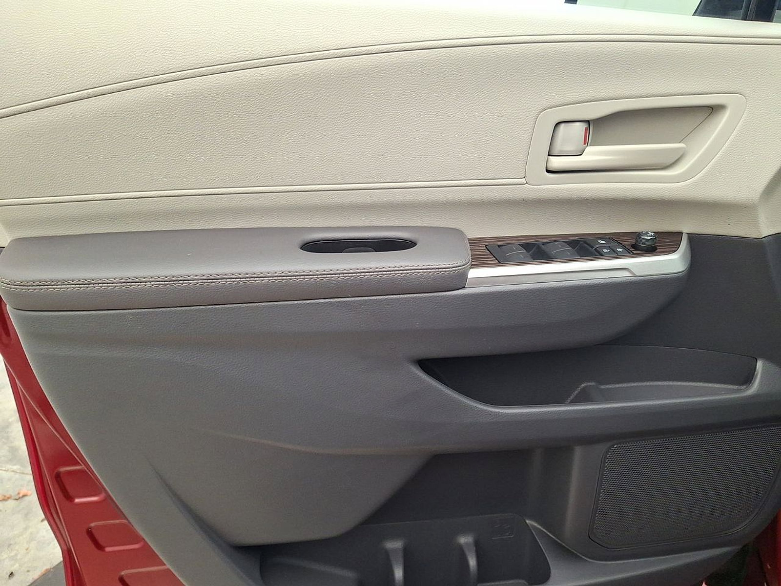 Used 2024 Toyota Sienna LE FWD image 10