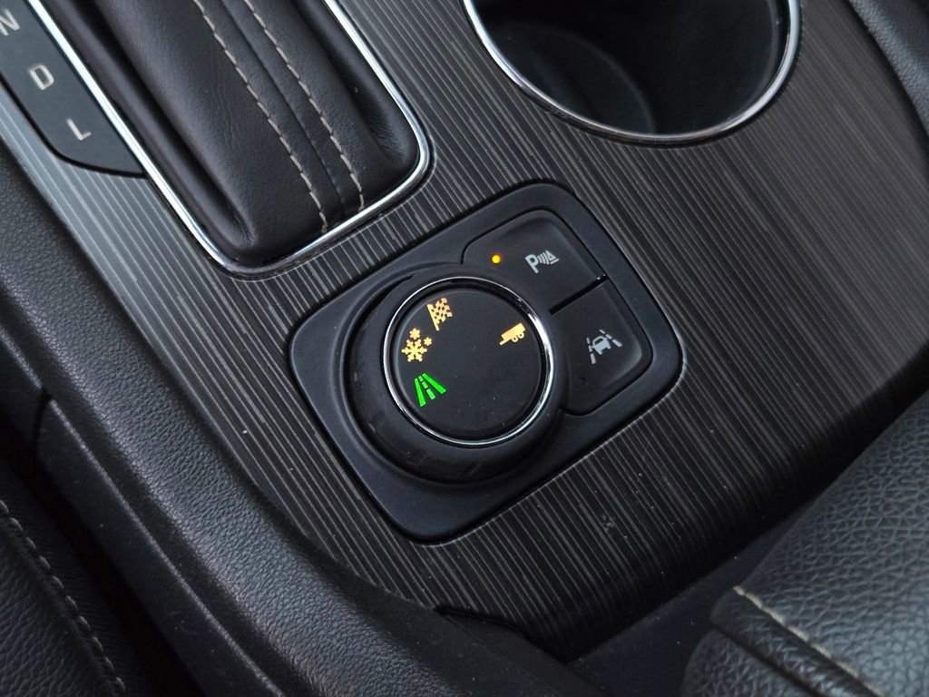 Used 2017 GMC Acadia SLT image 25