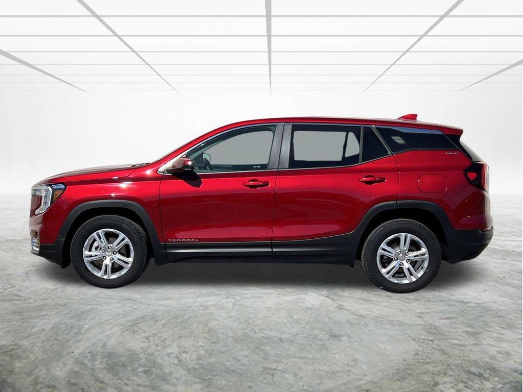 Used 2024 GMC Terrain SLE image 2