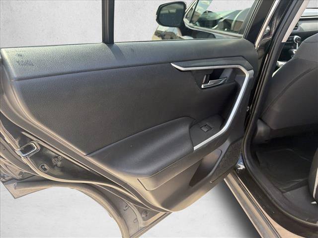 Used 2021 Toyota RAV4 XLE FWD image 18
