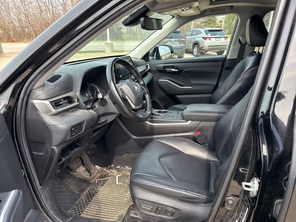 Used 2022 Toyota Highlander XLE image 13