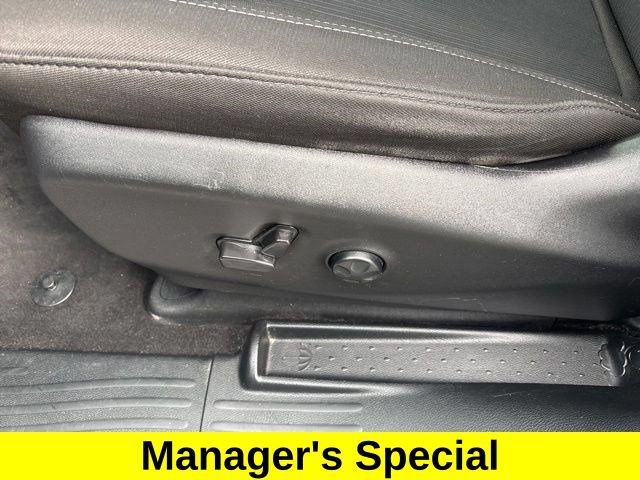 Used 2023 Chrysler Pacifica Touring FWD image 12