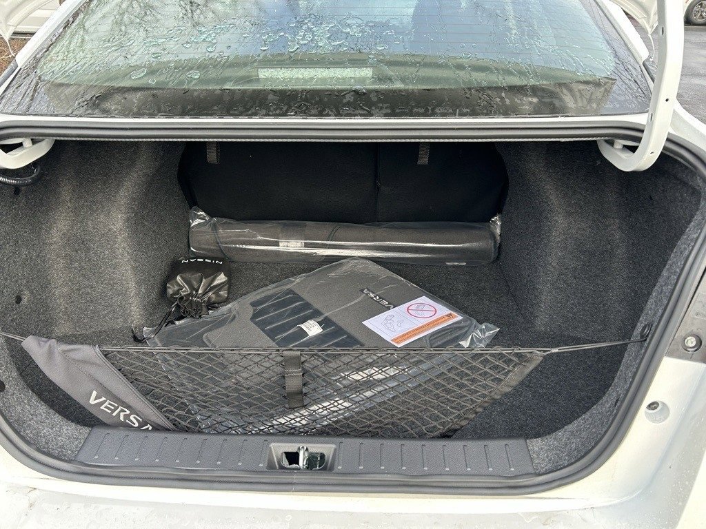 New 2025 Nissan Versa SR w/ Trunk Package image 24