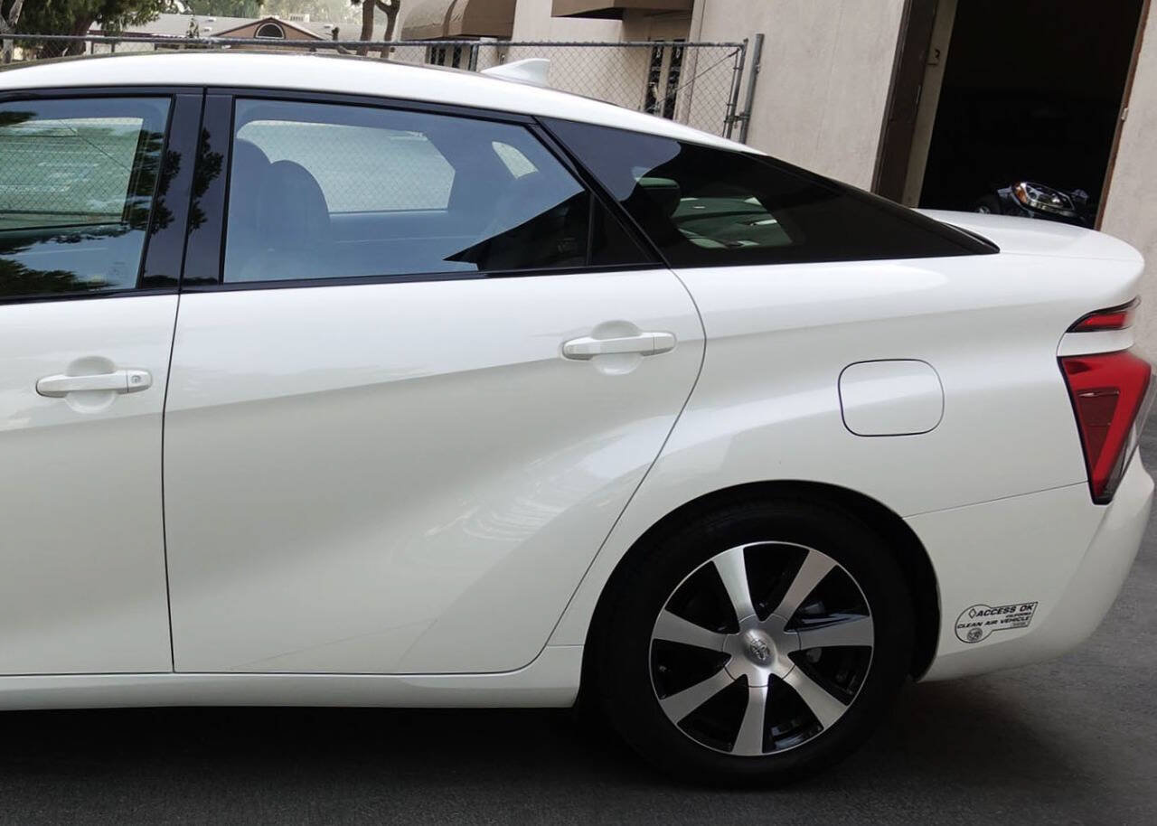Used 2017 Toyota Mirai FWD image 10
