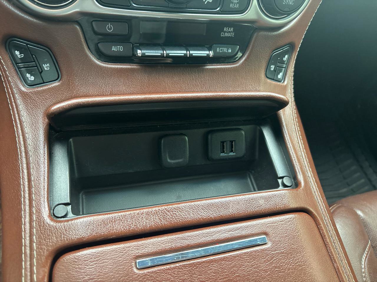Used 2015 Chevrolet Suburban LTZ image 34