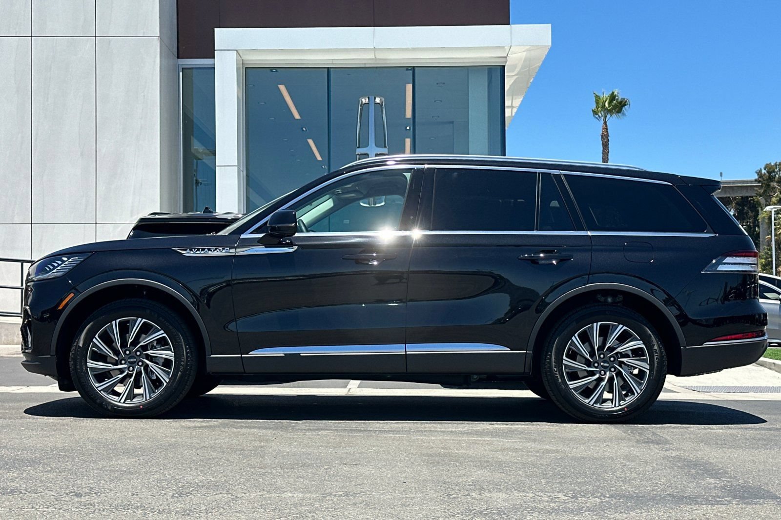 New 2026 Lincoln Aviator AWD image 6