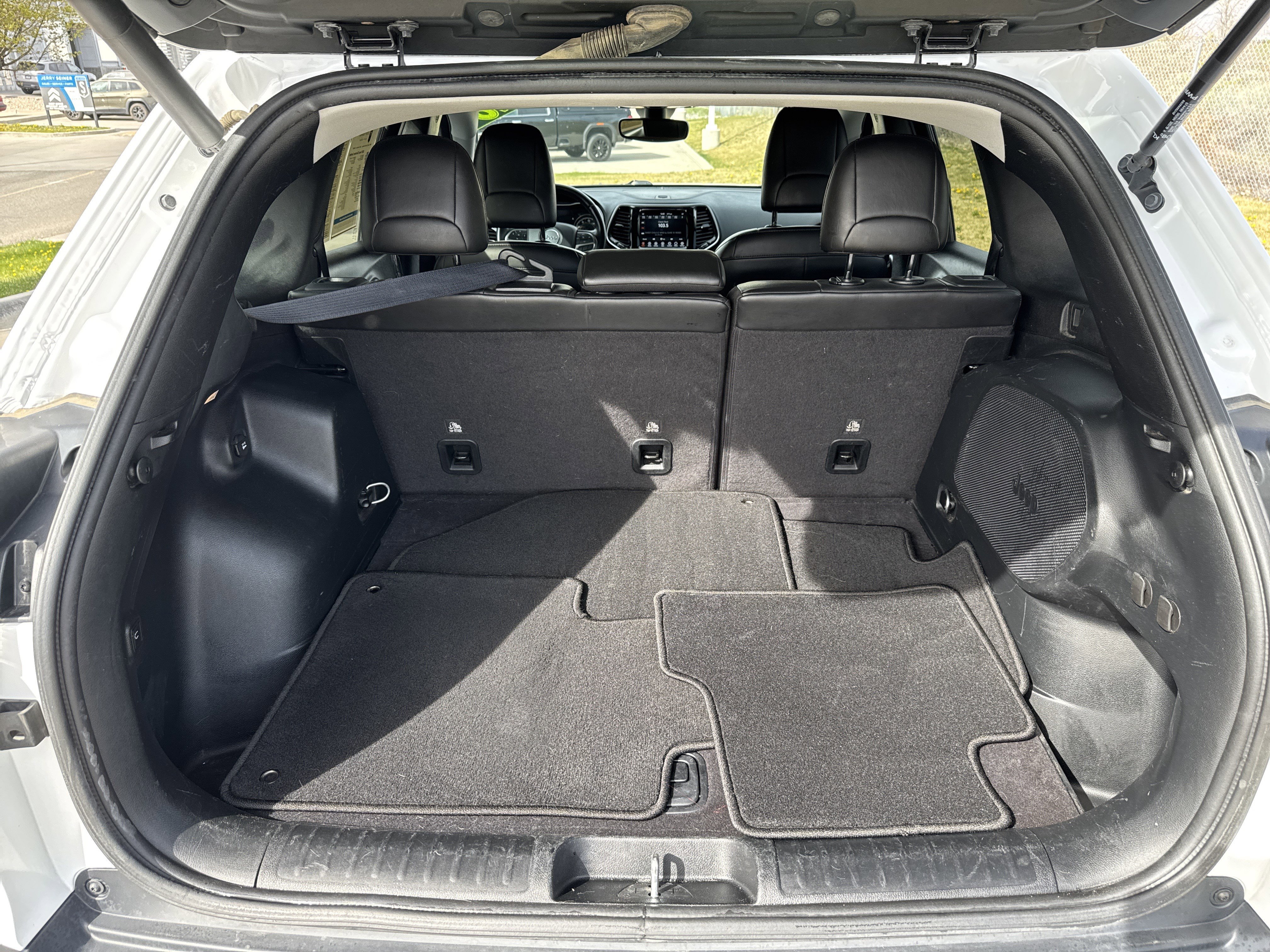 Used 2020 Jeep Cherokee Limited image 25