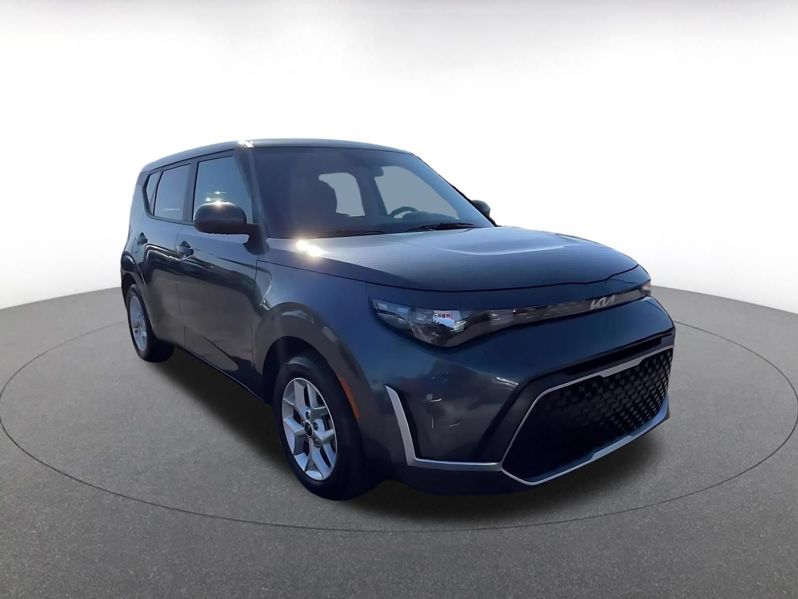 Used 2025 Kia Soul LX w/ LX Technology Package FWD image 3