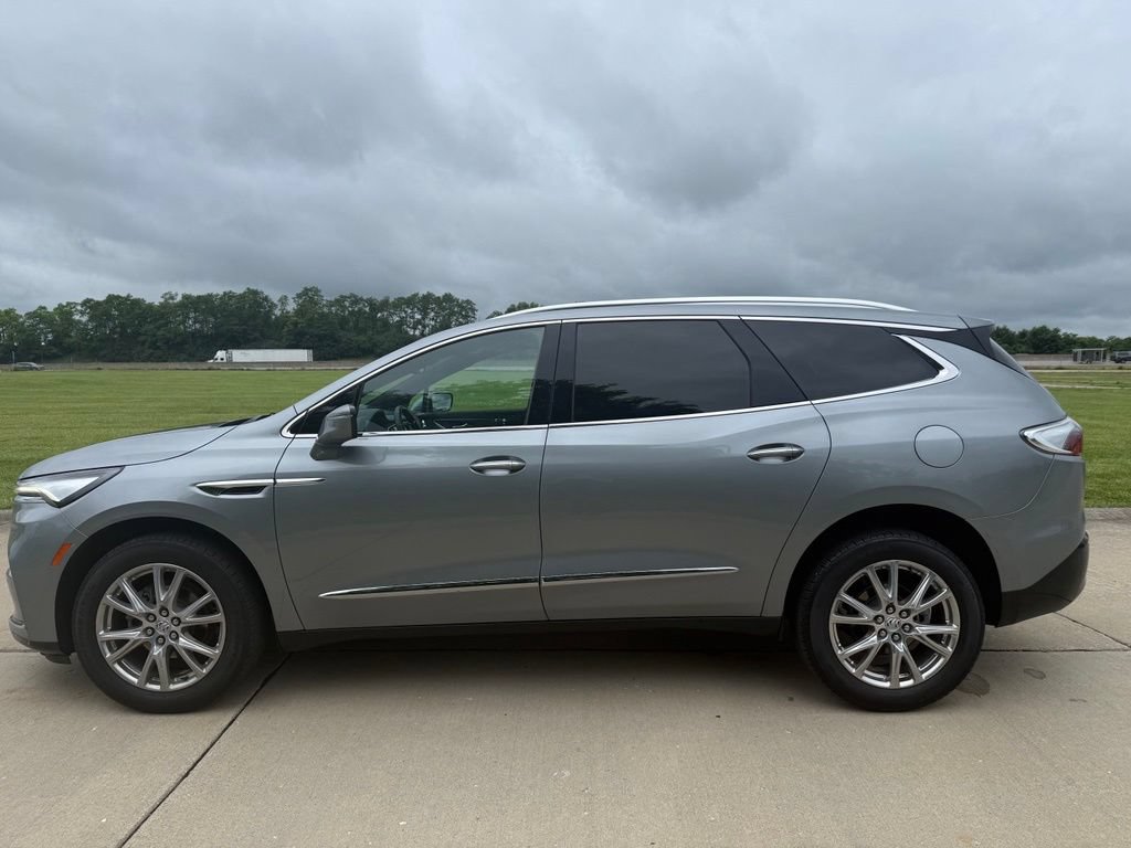 Used 2023 Buick Enclave Essence w/ Experience Buick Package AWD/4WD image 9