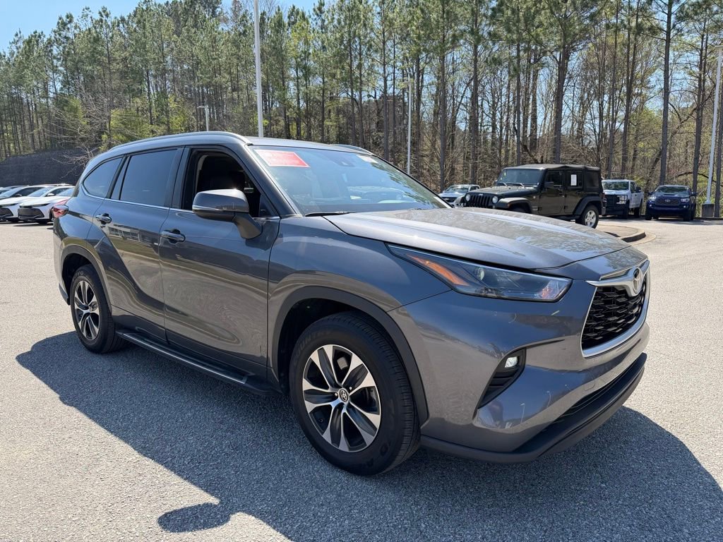 Used 2023 Toyota Highlander XLE image 4
