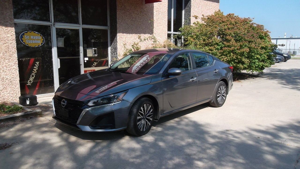 Used 2023 Nissan Altima 2.5 SV