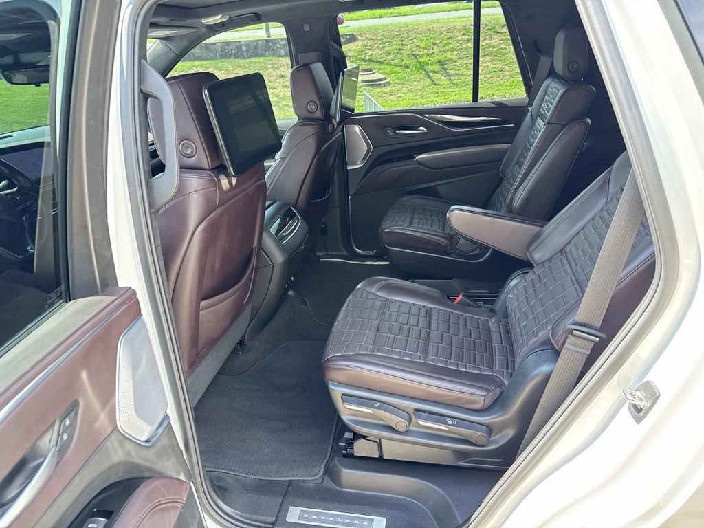Certified 2023 Cadillac Escalade Sport Platinum w/ LPO, ONYX Package AWD/4WD image 9