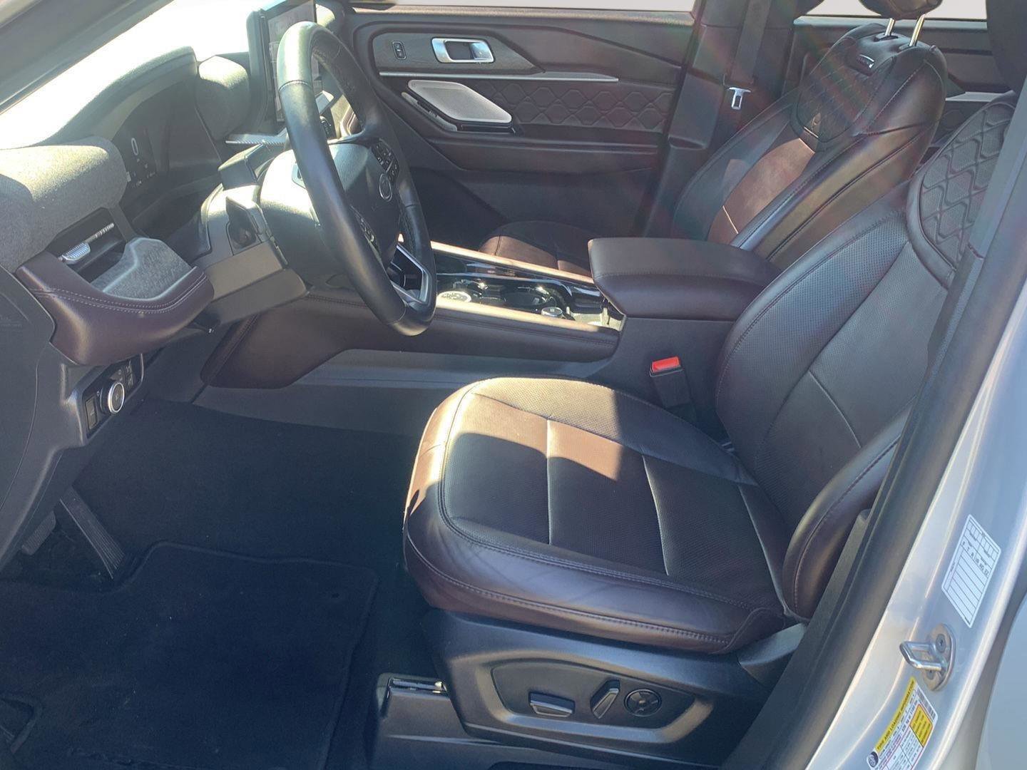 Used 2025 Ford Explorer Platinum w/ LUX Leather Package AWD/4WD image 19