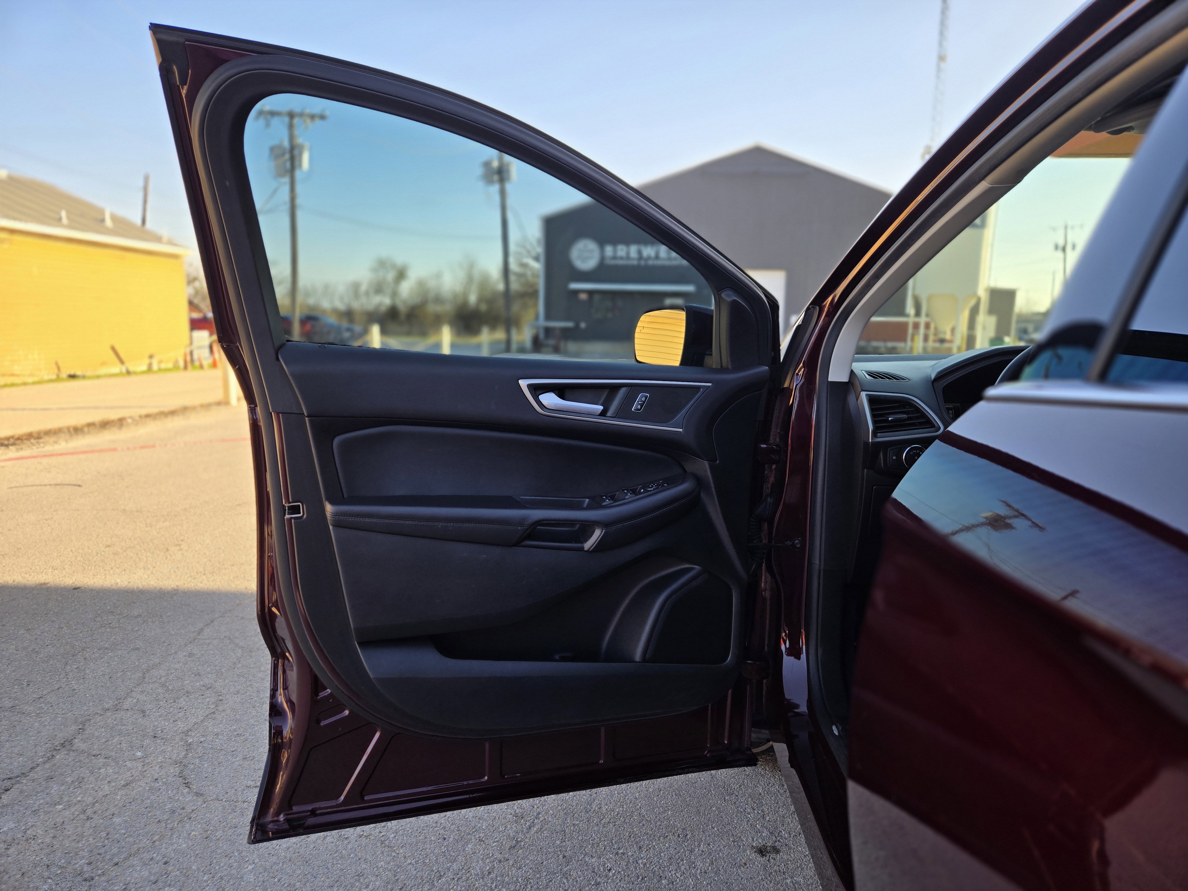 Used 2022 Ford Edge SEL w/ Convenience Package image 4