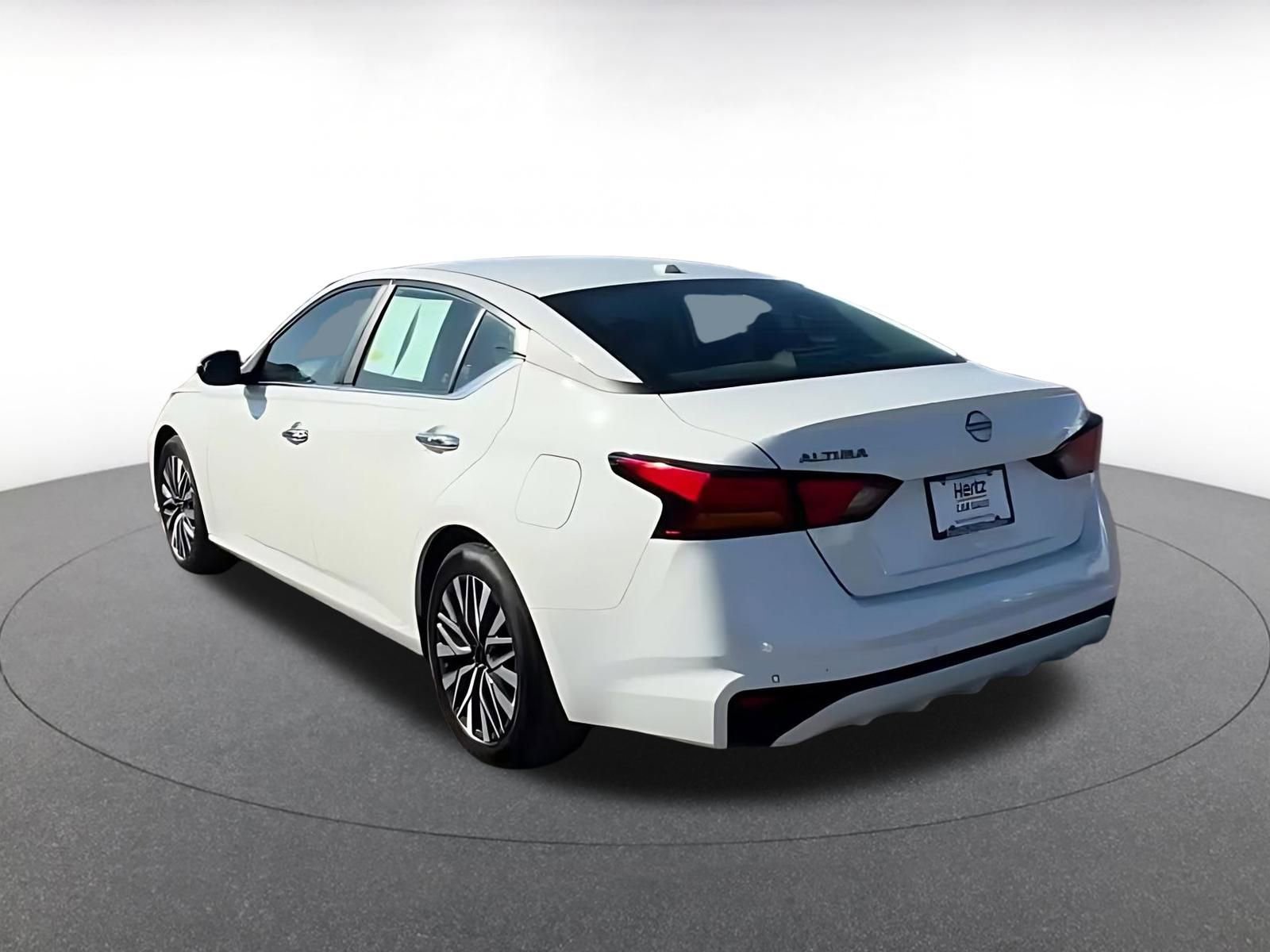 Used 2025 Nissan Altima 2.5 SV image 11