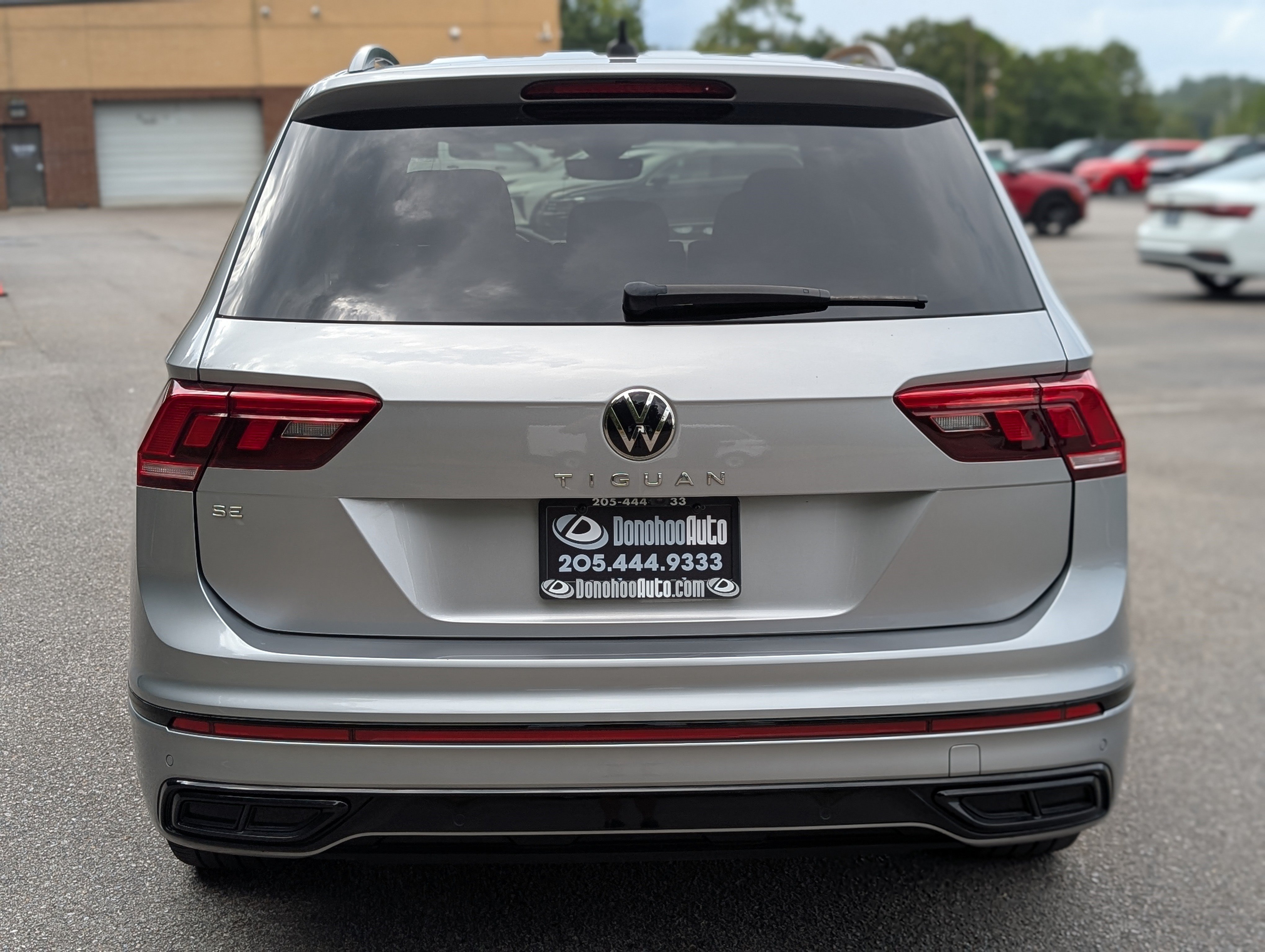 Used 2023 Volkswagen Tiguan SE R-Line FWD image 9