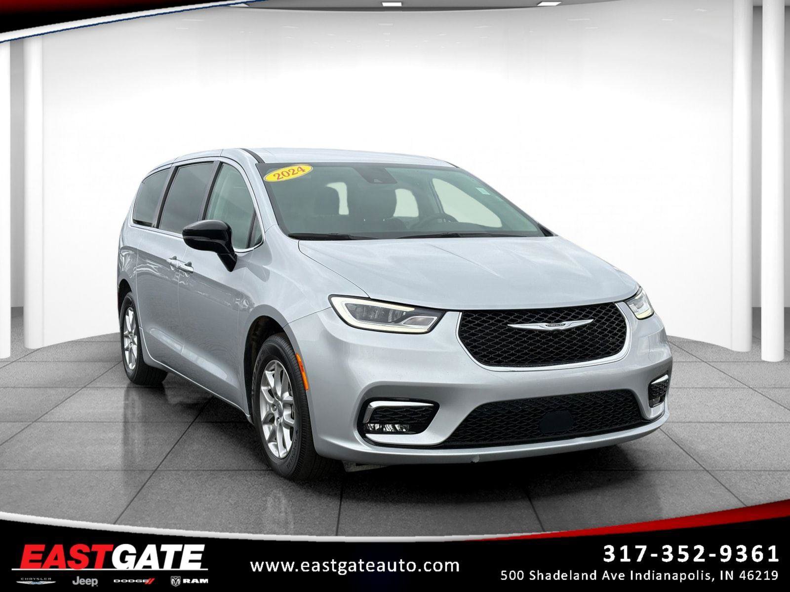 Used 2024 Chrysler Pacifica Touring-L FWD image 1