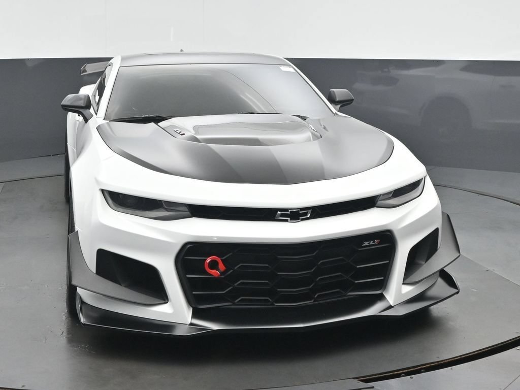 Used 2019 Chevrolet Camaro ZL1 RWD image 8