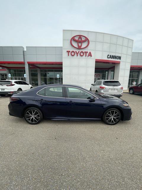 Certified 2021 Toyota Camry SE image 1