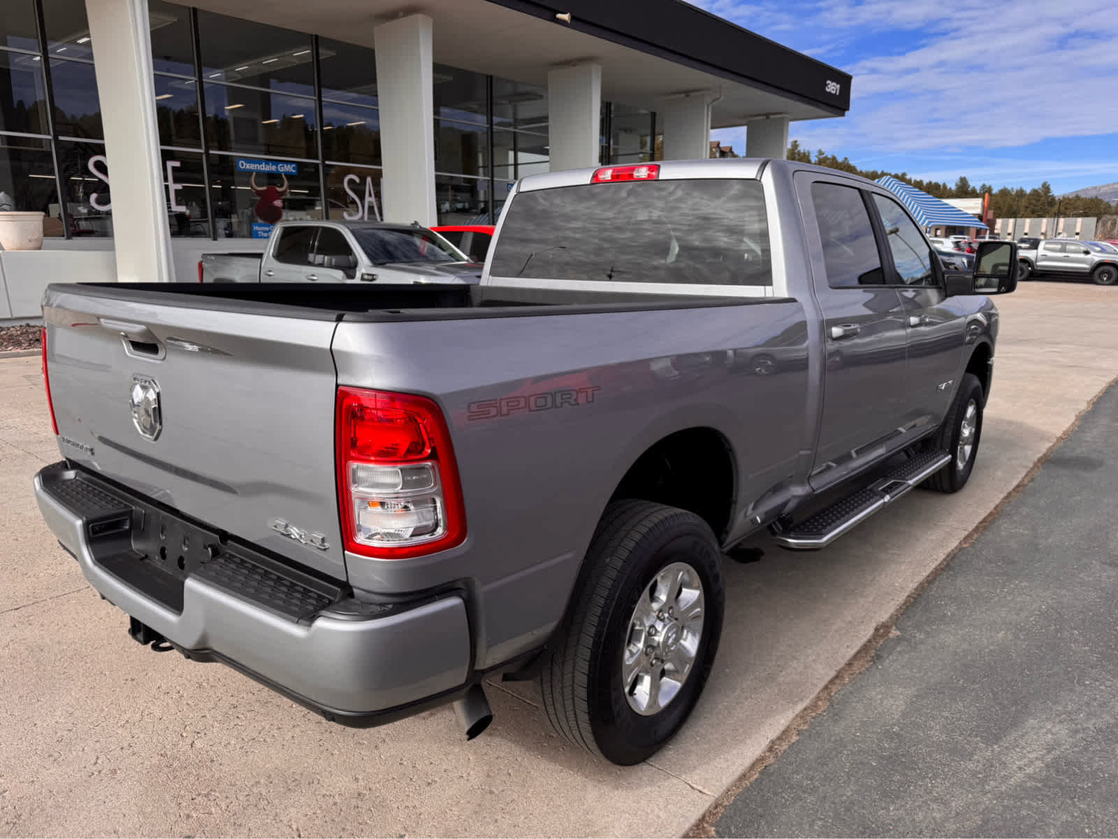 Used 2024 RAM 2500 Big Horn w/ Sport Appearance Package image 5