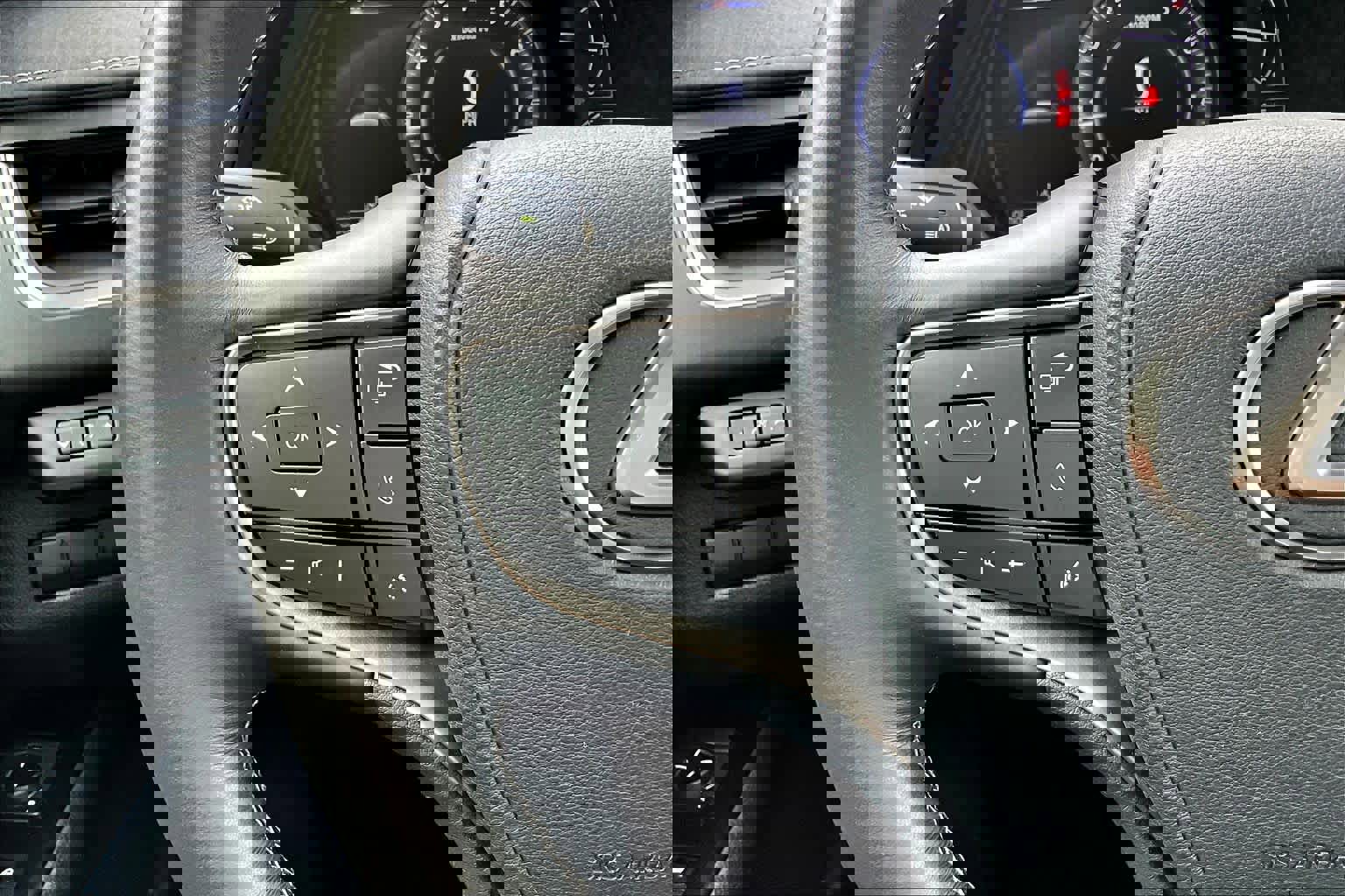 Used 2020 Lexus UX 200 w/ Premium Package image 22