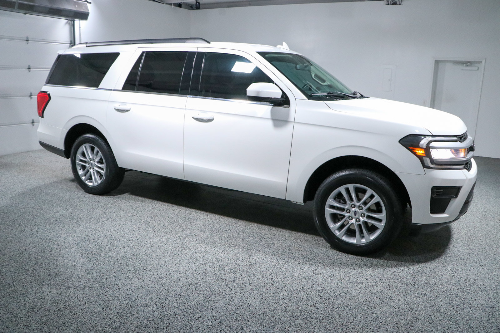 Used 2022 Ford Expedition Max XLT AWD/4WD image 6