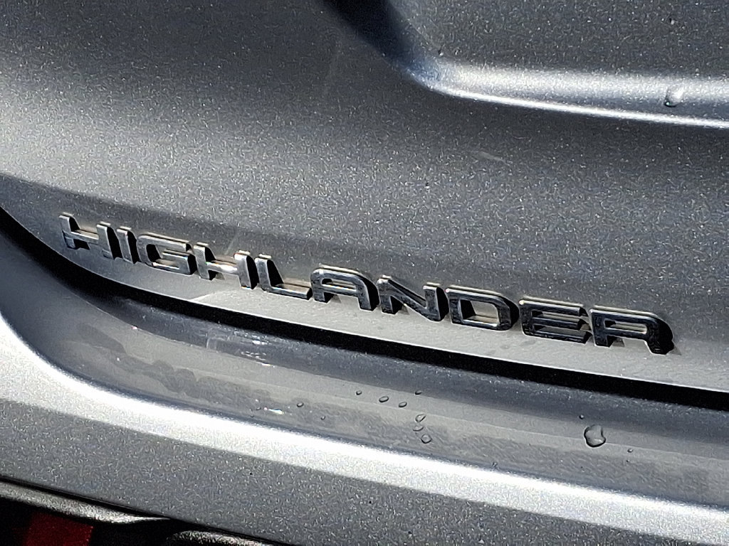 Certified 2022 Toyota Highlander XLE AWD/4WD image 33