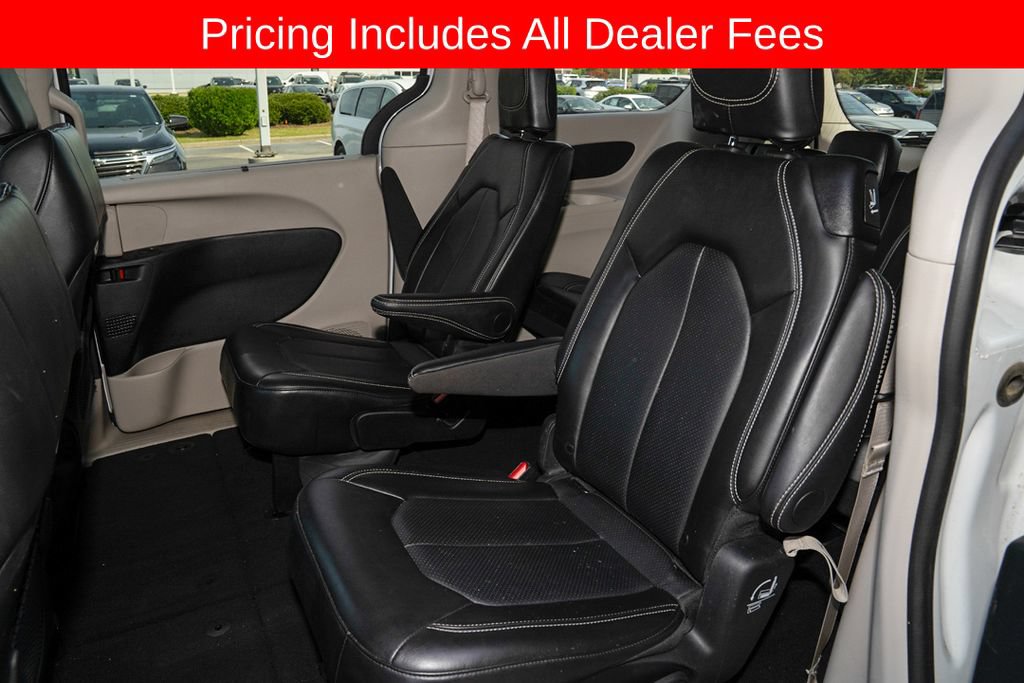 Used 2024 Chrysler Pacifica Touring-L FWD image 9