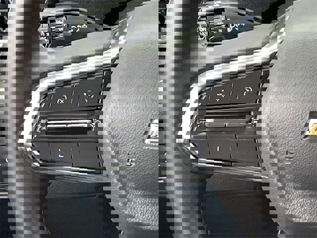 Used 2024 Chevrolet Traverse LT image 13