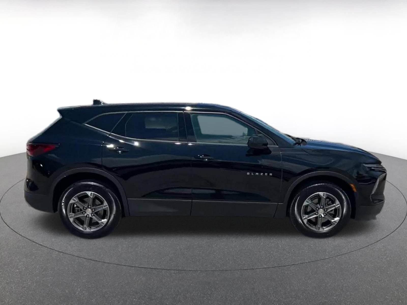 Used 2025 Chevrolet Blazer LT FWD image 16