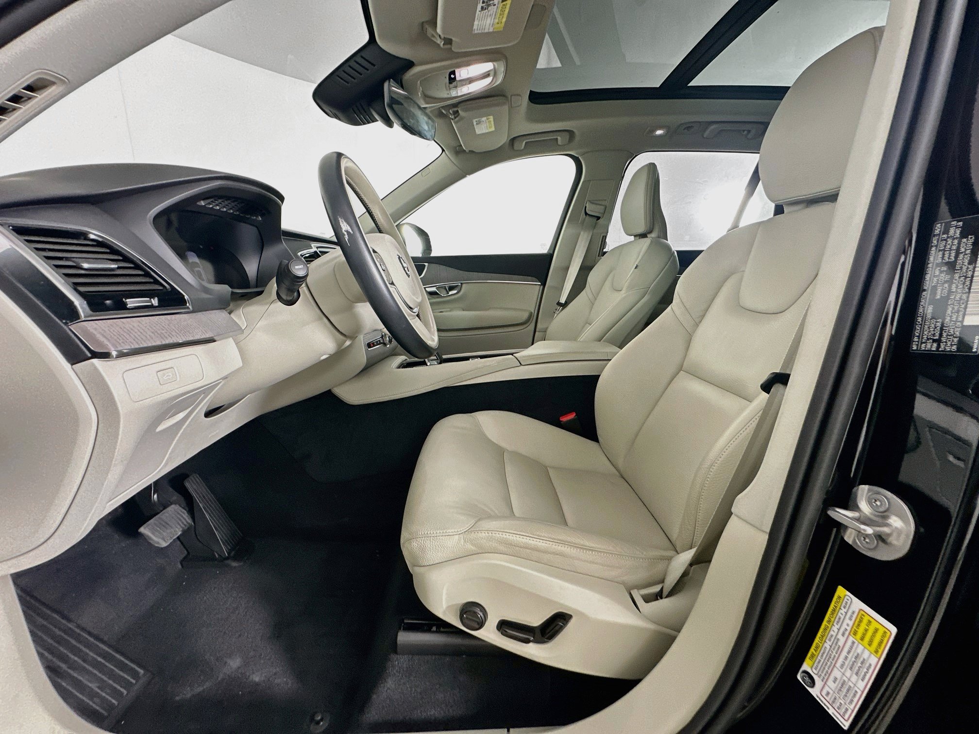 Used 2025 Volvo XC90 B6 Plus w/ Protection Package Premier AWD/4WD image 13