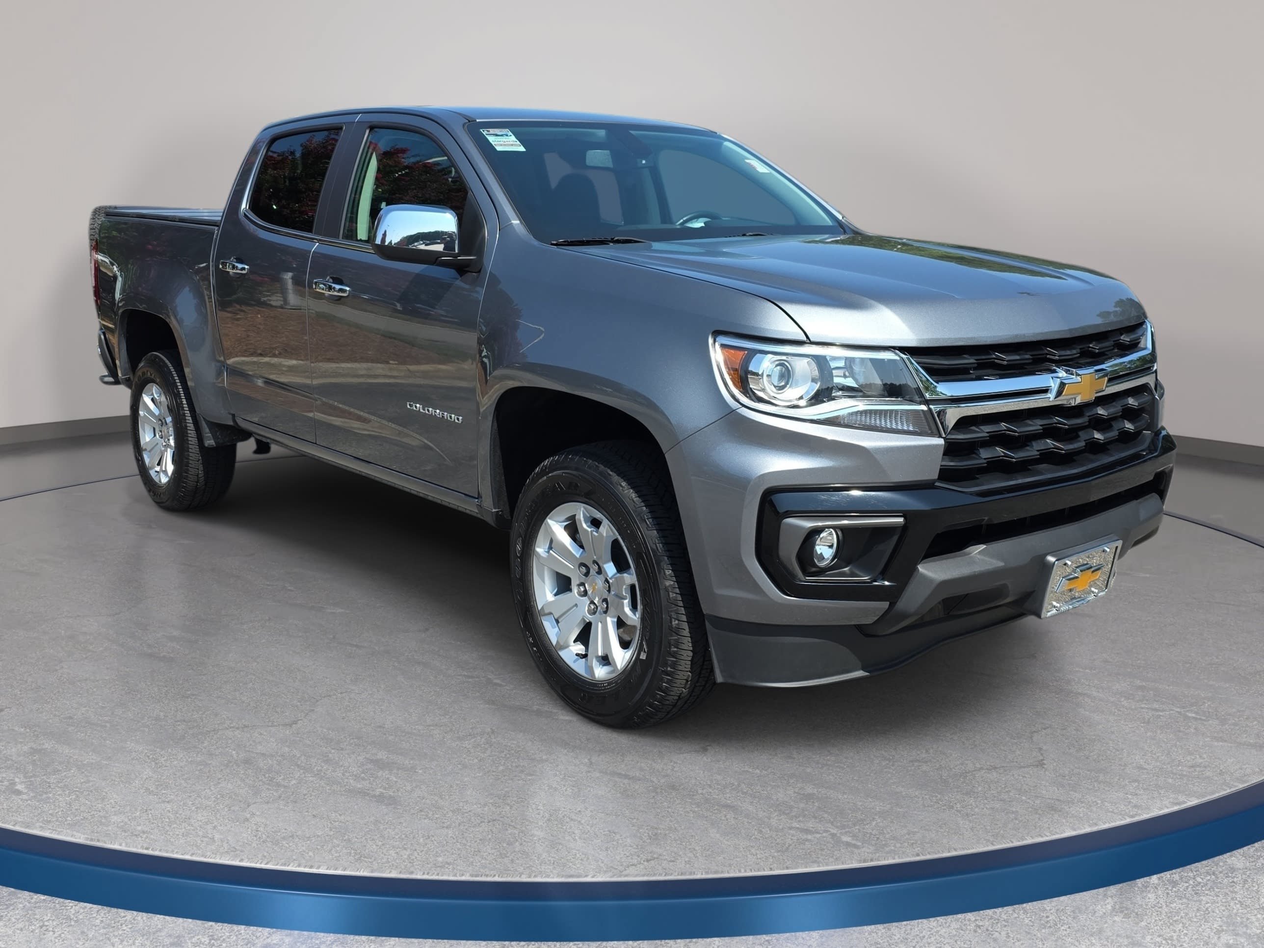 Used 2022 Chevrolet Colorado LT w/ Luxury Package RWD image 3