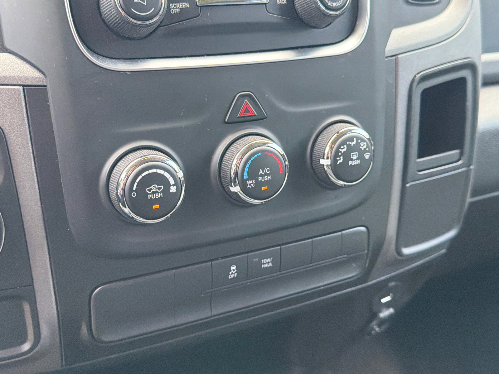 Used 2020 RAM 1500 Tradesman w/ Tradesman SXT Package RWD image 31
