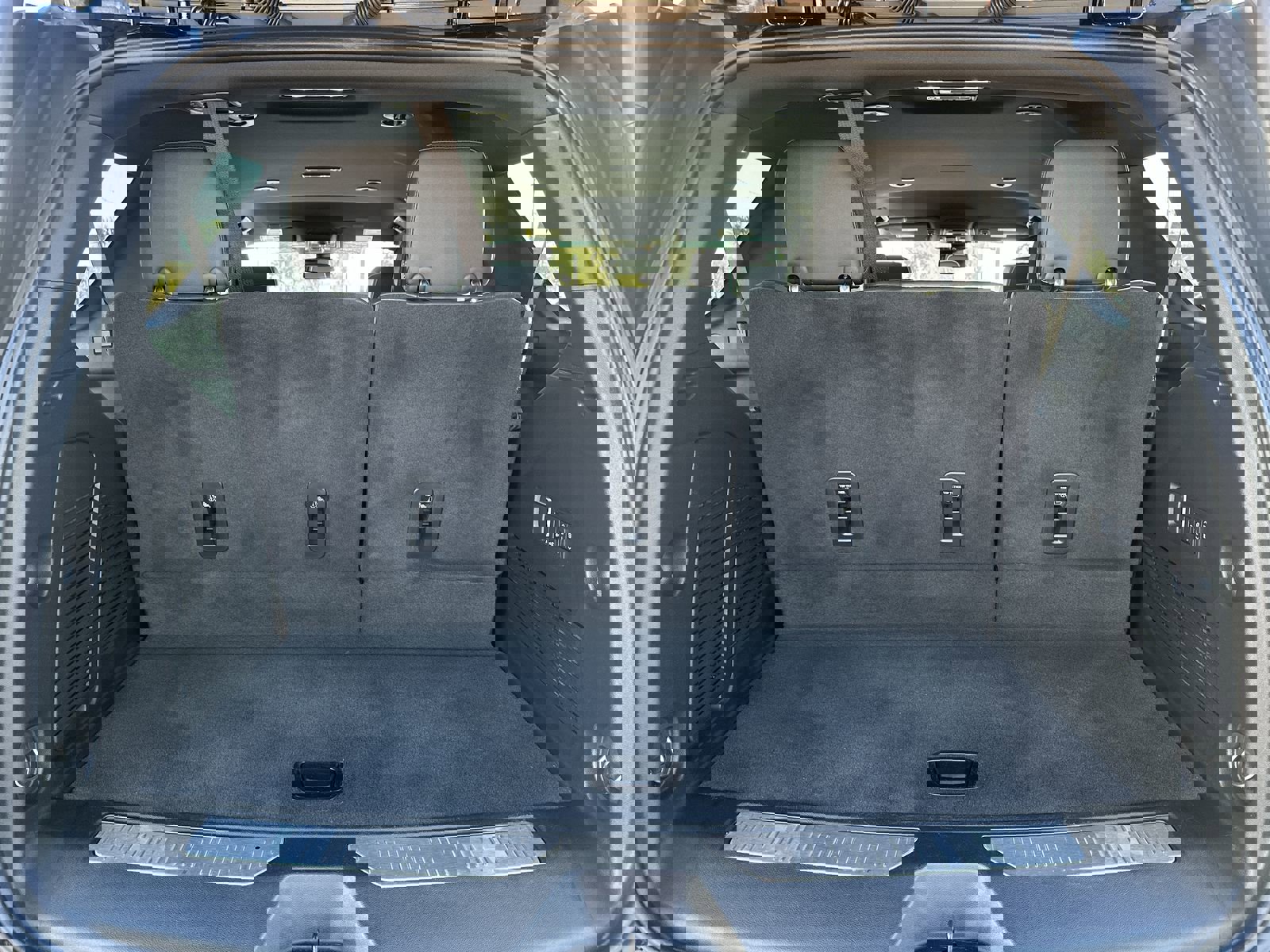 Used 2025 Chevrolet Tahoe Premier image 33