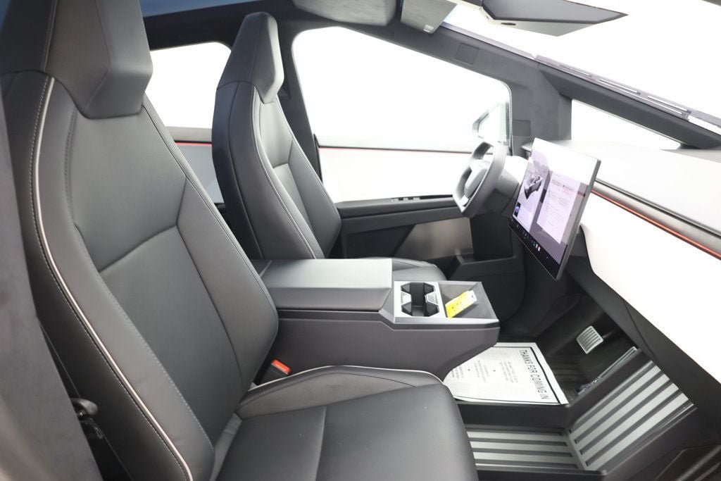 Used 2024 Tesla Cybertruck AWD Crew Cab image 28