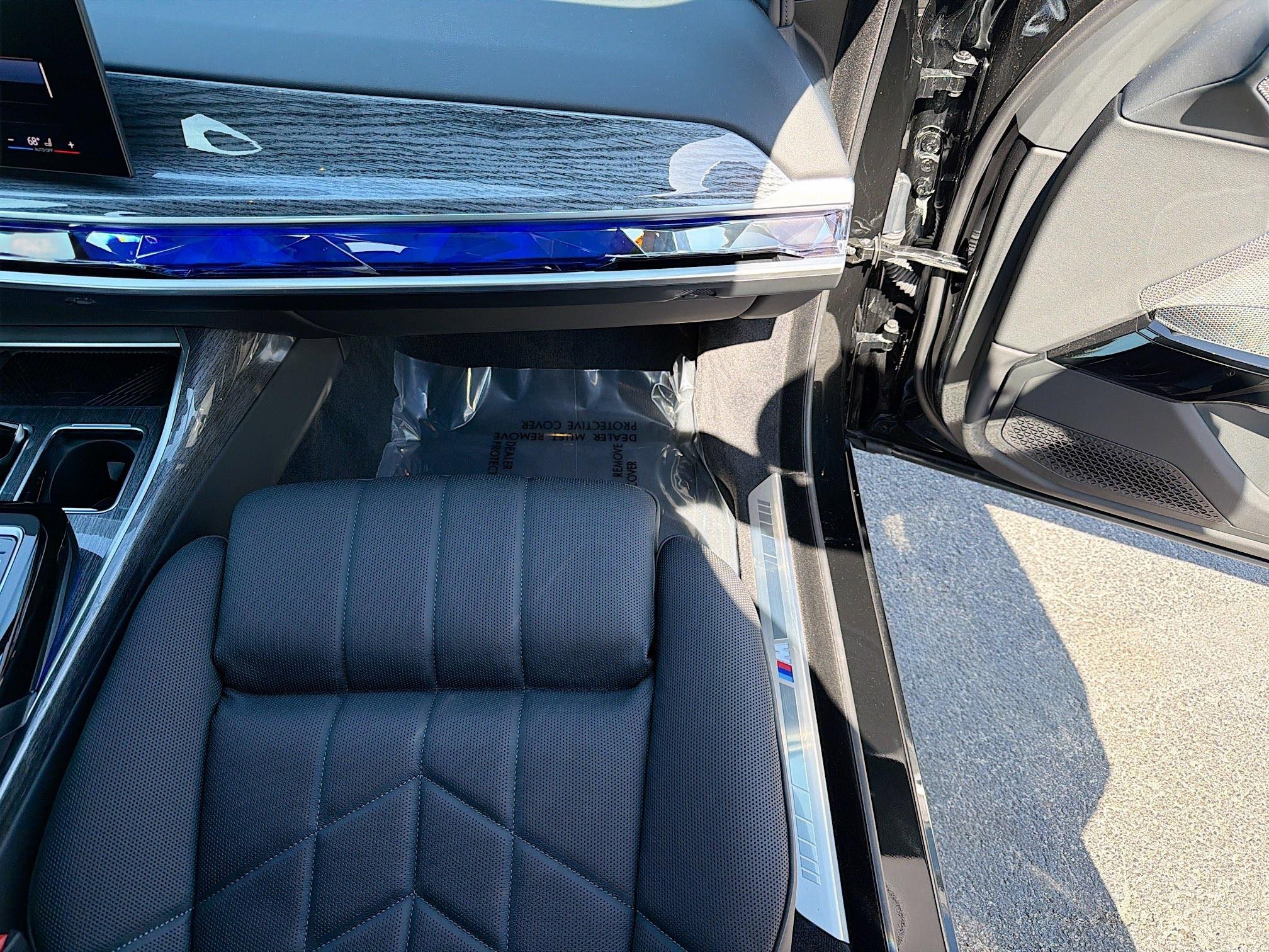 Used 2026 BMW i7 eDrive50 w/ M Sport Package RWD image 17