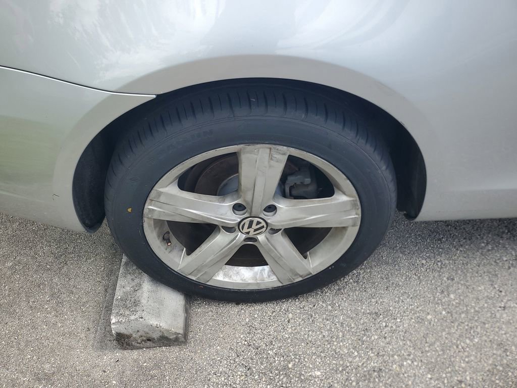 Used 2012 Volkswagen Eos FWD image 9