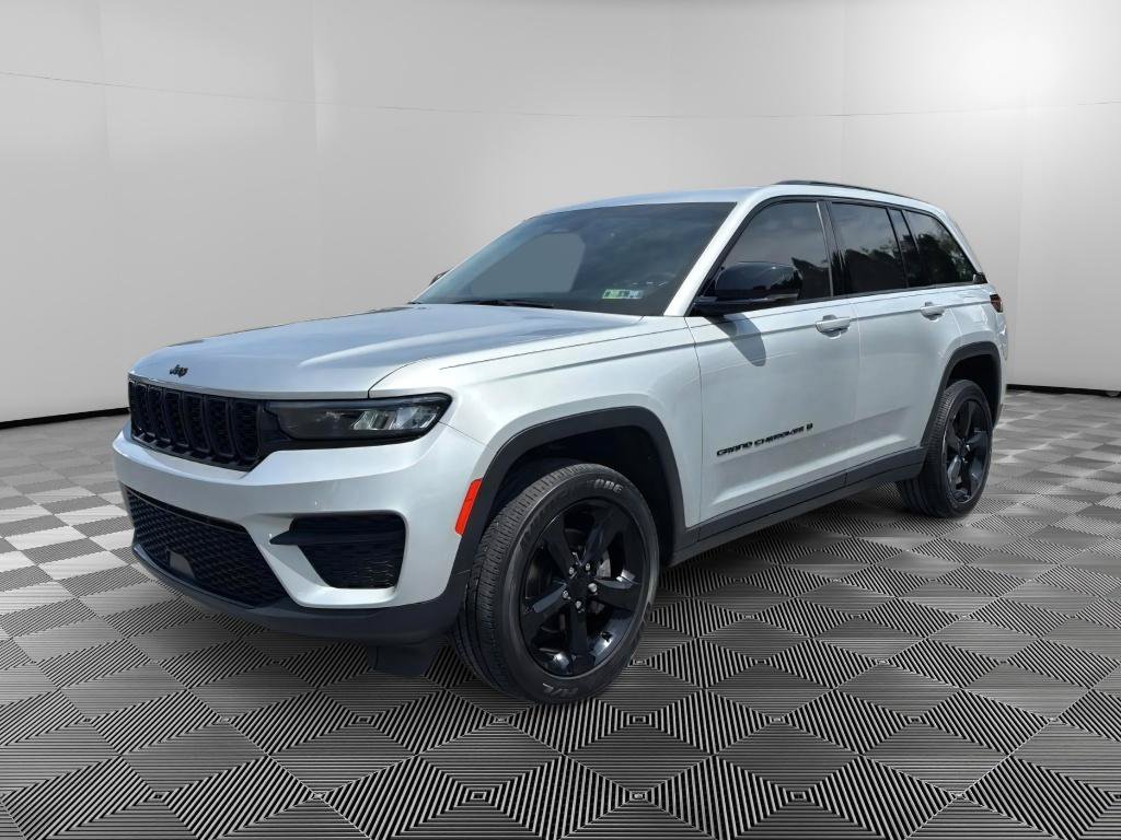 Used 2023 Jeep Grand Cherokee Altitude