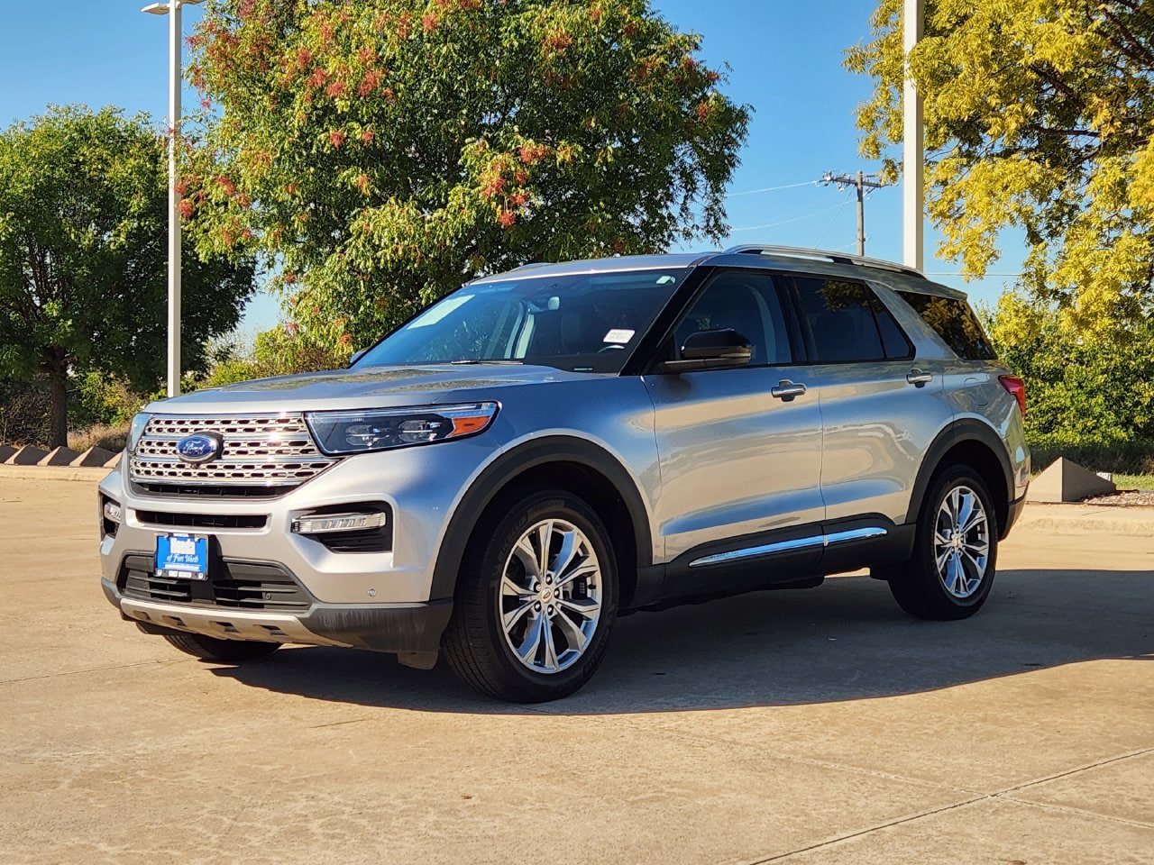 Used 2023 Ford Explorer Limited w/ Equipment Group 301A AWD/4WD image 3
