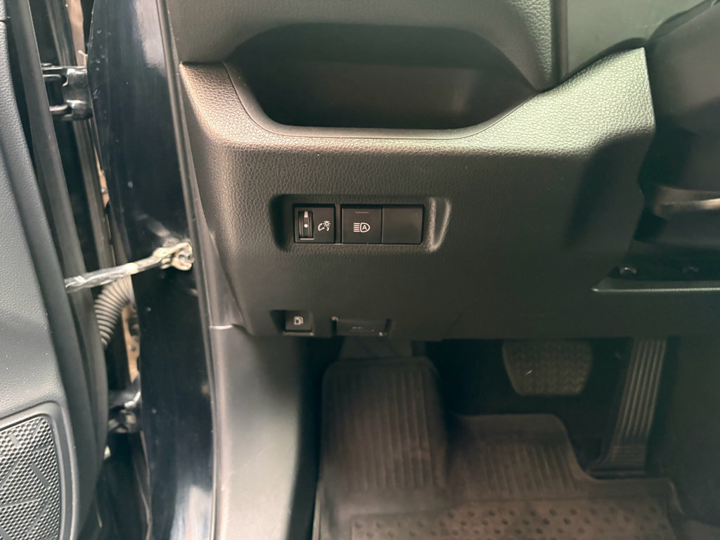 Used 2022 Toyota RAV4 LE AWD/4WD image 33