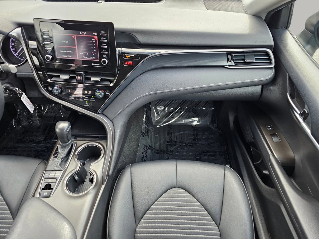 Used 2022 Toyota Camry SE image 4