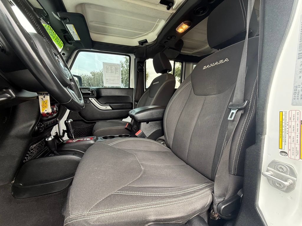 Used 2018 Jeep Wrangler Unlimited Sahara AWD/4WD image 31