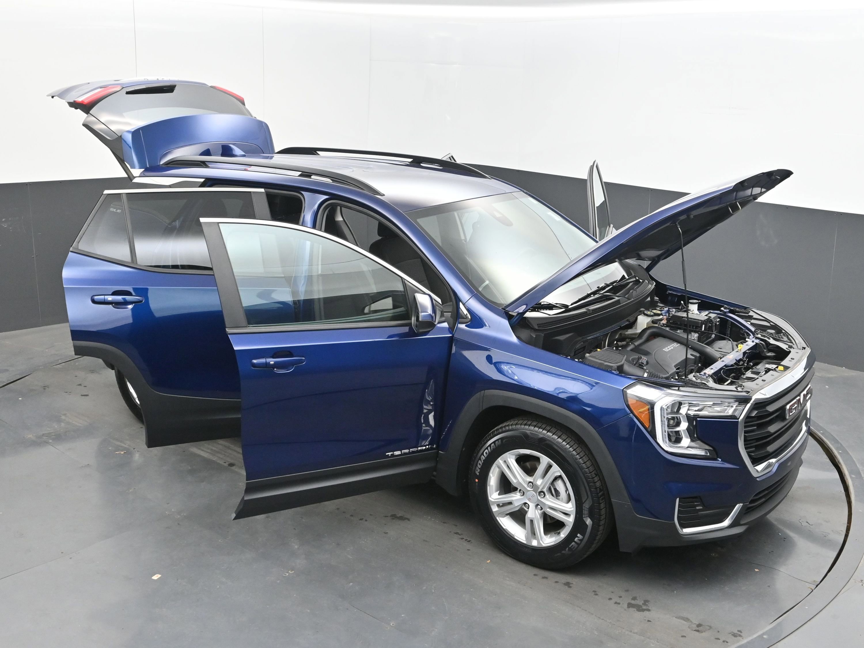 Certified 2022 GMC Terrain SLE w/ Driver Convenience Package FWD image 39