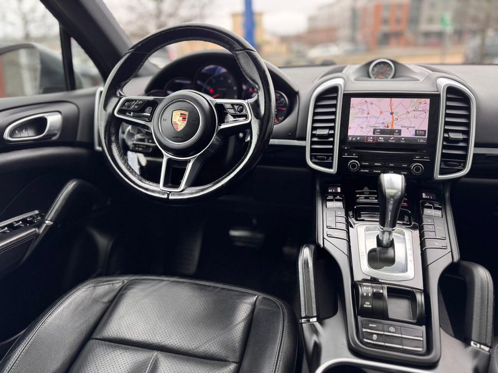 Used 2017 Porsche Cayenne image 21