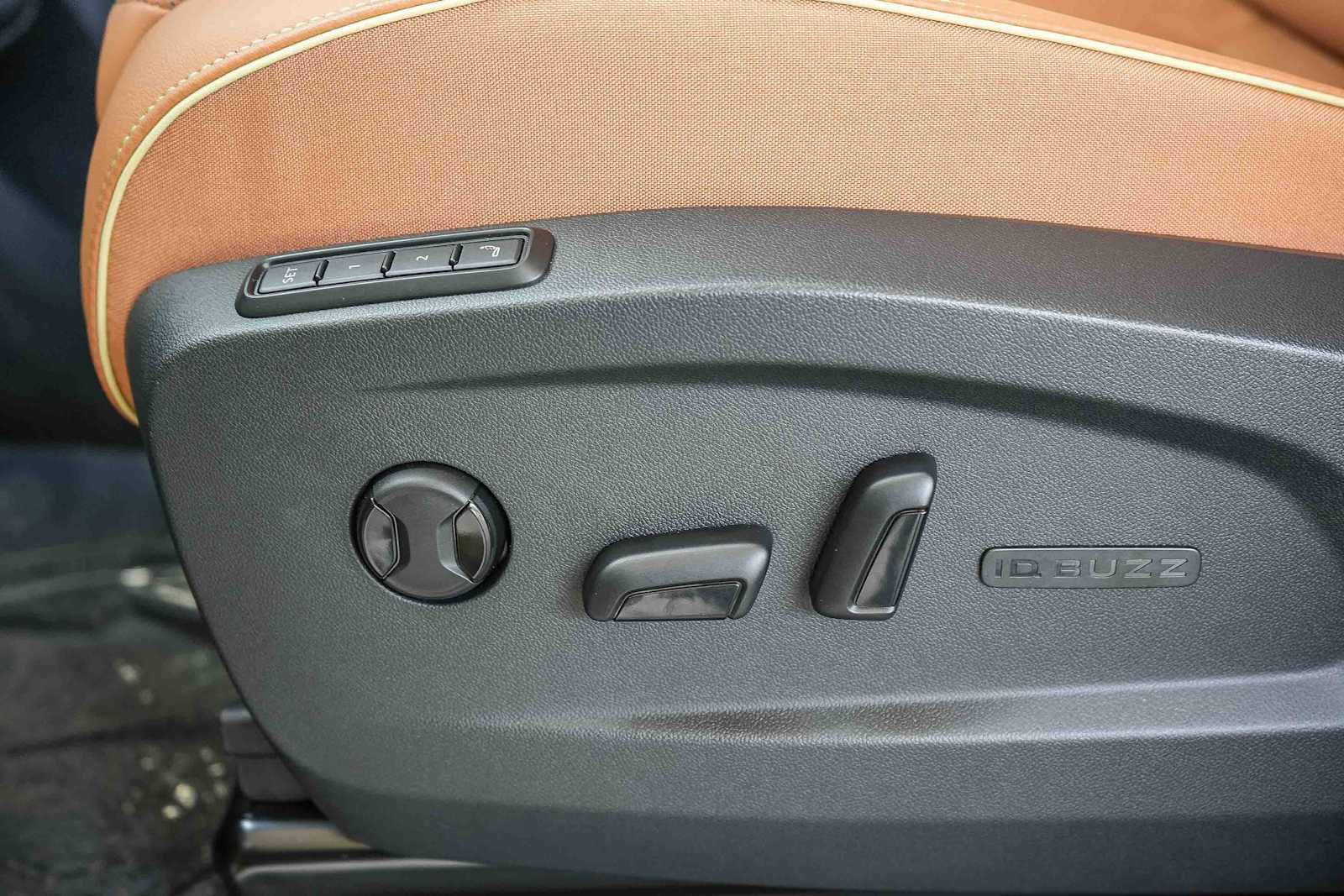New 2025 Volkswagen ID. Buzz Pro S Plus AWD/4WD image 23