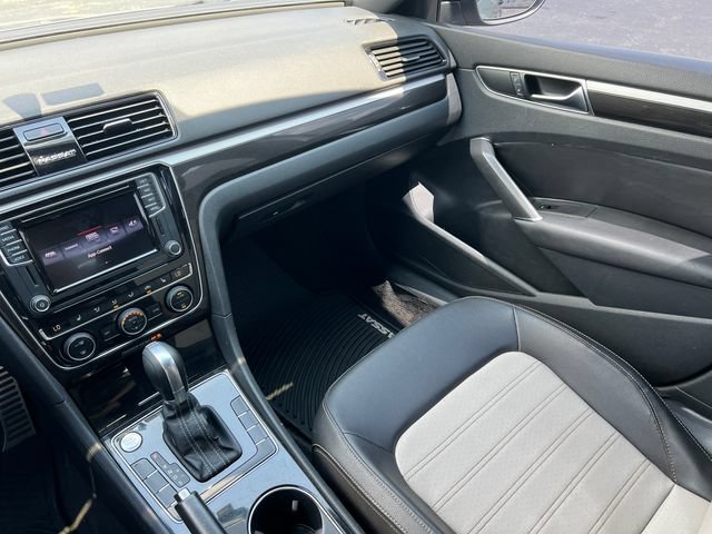 Used 2018 Volkswagen Passat 3.6 FWD image 29