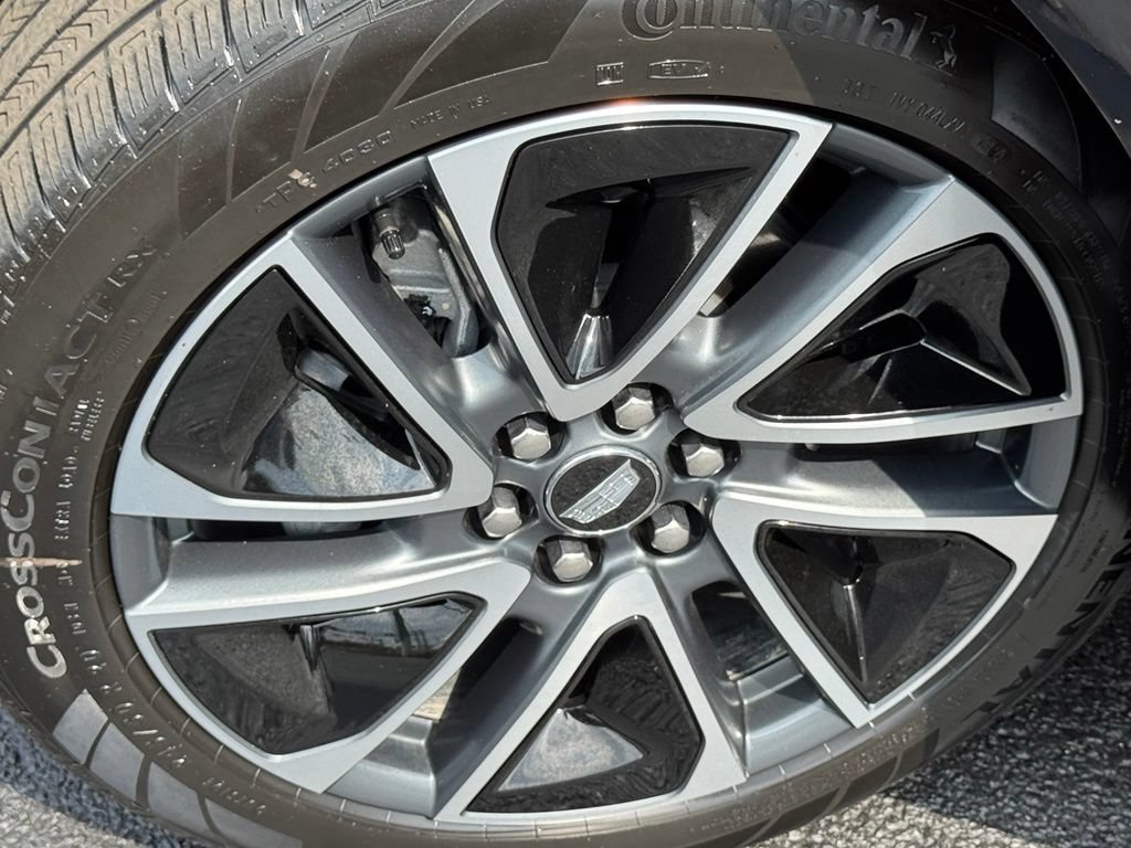 Certified 2025 Cadillac Optiq Sport 2 w/ LPO, Floor Liner Package AWD/4WD image 12