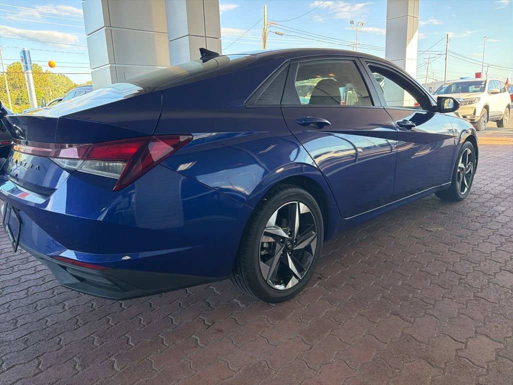 Used 2023 Hyundai Elantra SEL w/ Convenience Package FWD image 8