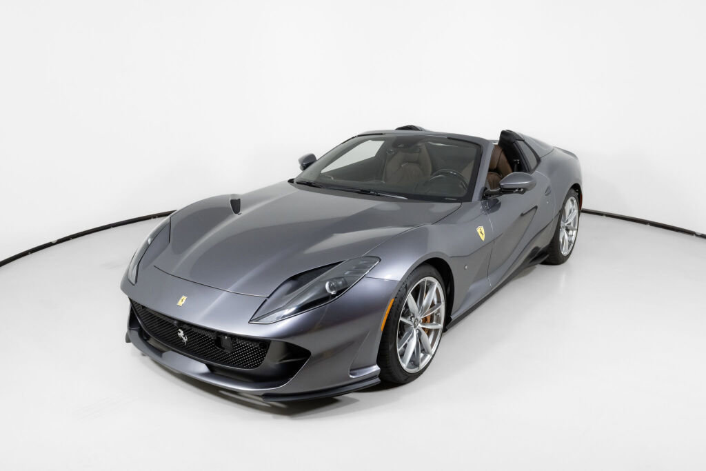 Used 2021 Ferrari 812 GTS image 2