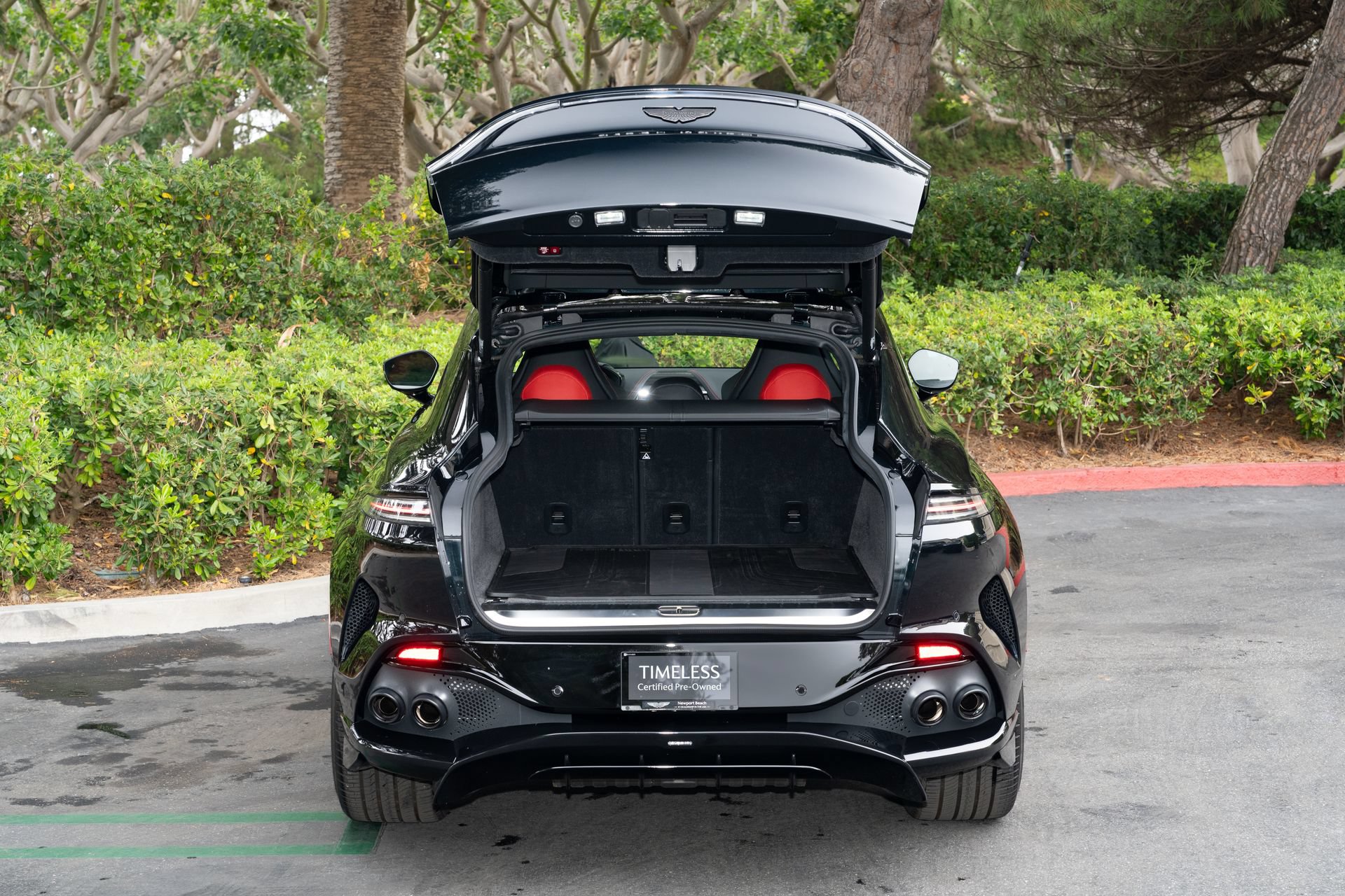 Used 2025 Aston Martin DBX 707 AWD/4WD image 7